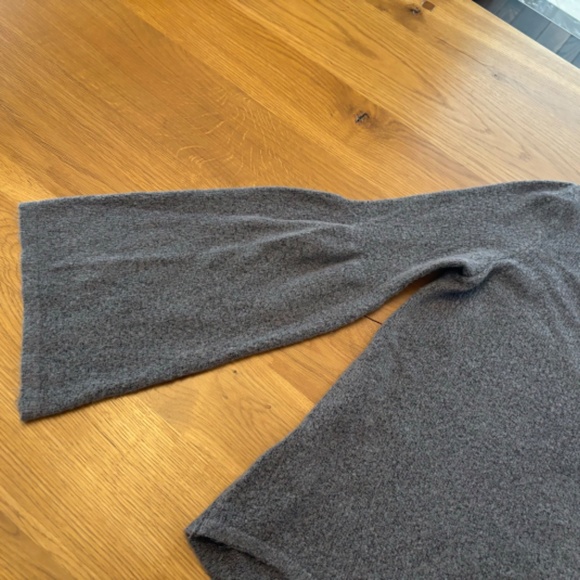 American Eagle Outfitters Gray/Purple Bell Sleeve Sweater - Small - Picture 4 of 8